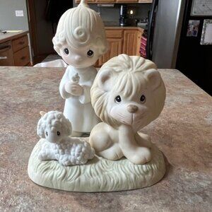 1982 "Peace on Earth" Precious Moment